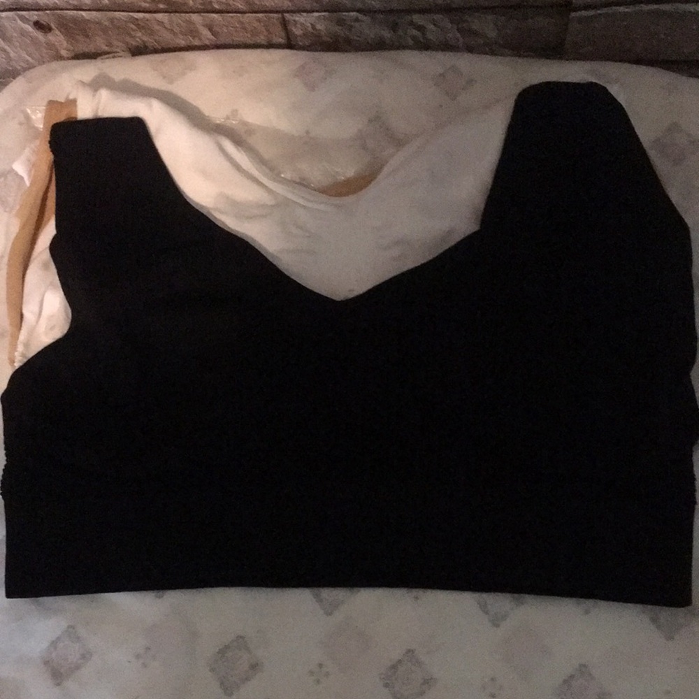 Black V-Neck Seamless Bras